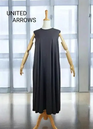 새상품급 UNITED ARROWS 넉넉한 플리츠 맥시 원피스