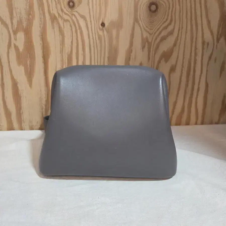 OSOI PEANUT BROT ボディバッグ OSOI Women's Folder Brot Bag in Peanut Brown OSOI