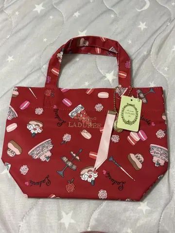 [미사용 새상품] LADUREE 미니 토트백 참 택 포함 마카롱 케이크