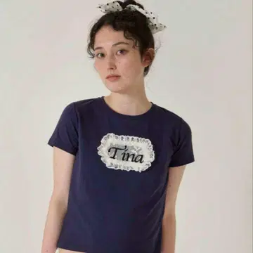 TINA: JOJUN 자수 컴팩트 티셔츠