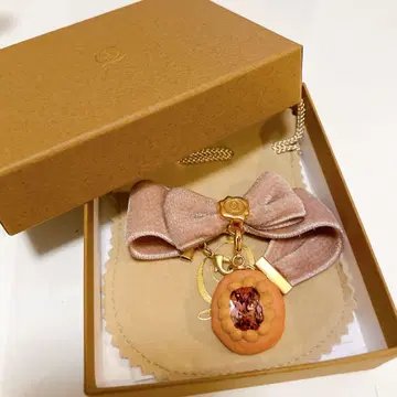 Q-pot. 에라베루 시아와세 벨벳 리본 팔찌 주얼 쿠키