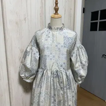 기모노 리메이크 흰색 오시마 명주 프릴 깃 뒤 버튼 원피스(L)