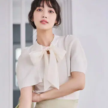 MISCH MASCH 미쉬마쉬 케이프 소매 보우타이 니트