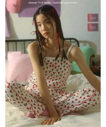 택 포함 새상품 Netflix DooNa! 하트pt 와플 팬츠 레드