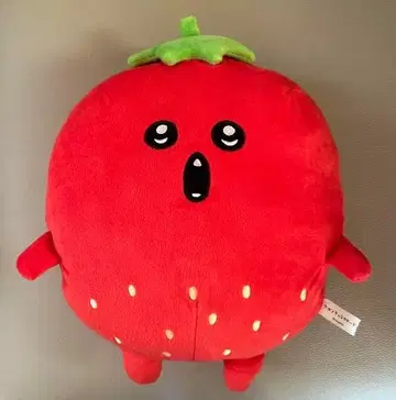 딸기 모양 봉제 인형