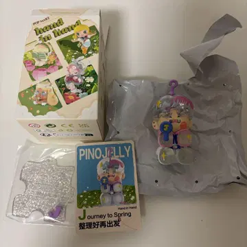 POP MART hand in hand Journey to Spning