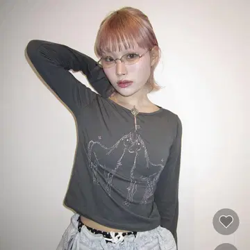 haku nugu 호스 긴팔 티셔츠 말 키라키라 프린트 프린트 티셔츠
