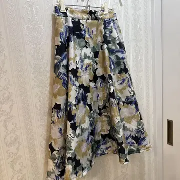 and couture의 꽃무늬 스커트