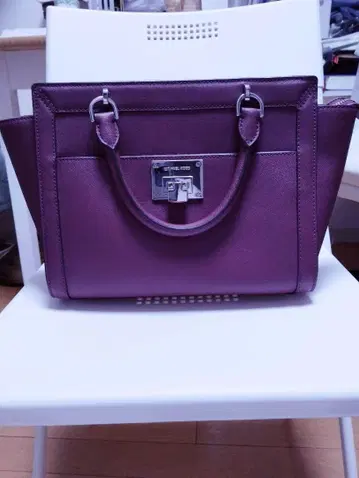 정품 MICHAEL KORS 퍼플 숄더백 스트랩 포함 천연 가죽