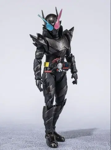 S.H.Figuarts 가면라이더 빌드 래빗 탱크 해저드 폼