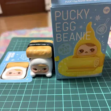 PUCKY EGG BEANIE 계란 초밥 디자인