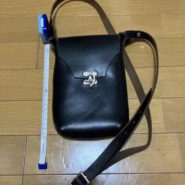 페르난도 레더 바디백
