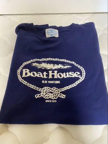 Boat House 스테디셀러 로고 발포 프린트 T셔츠