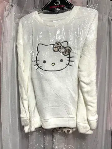 헬로키티 룸웨어