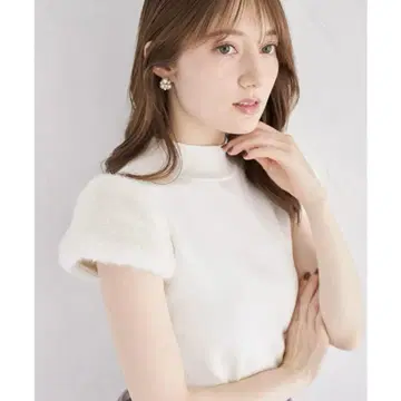 tocco closet 퍼 슬리브 절개 니트 풀오버 화이트