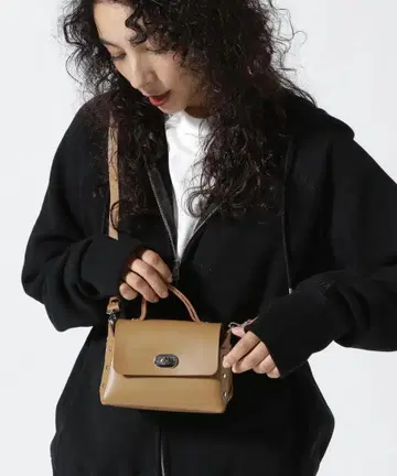 Hender Scheme/assemble hand bag flap S