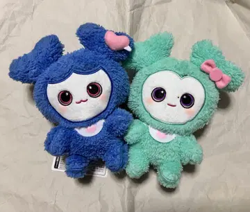 TWICE LOVELYZ 폭신폭신 앉아있는 봉제 인형