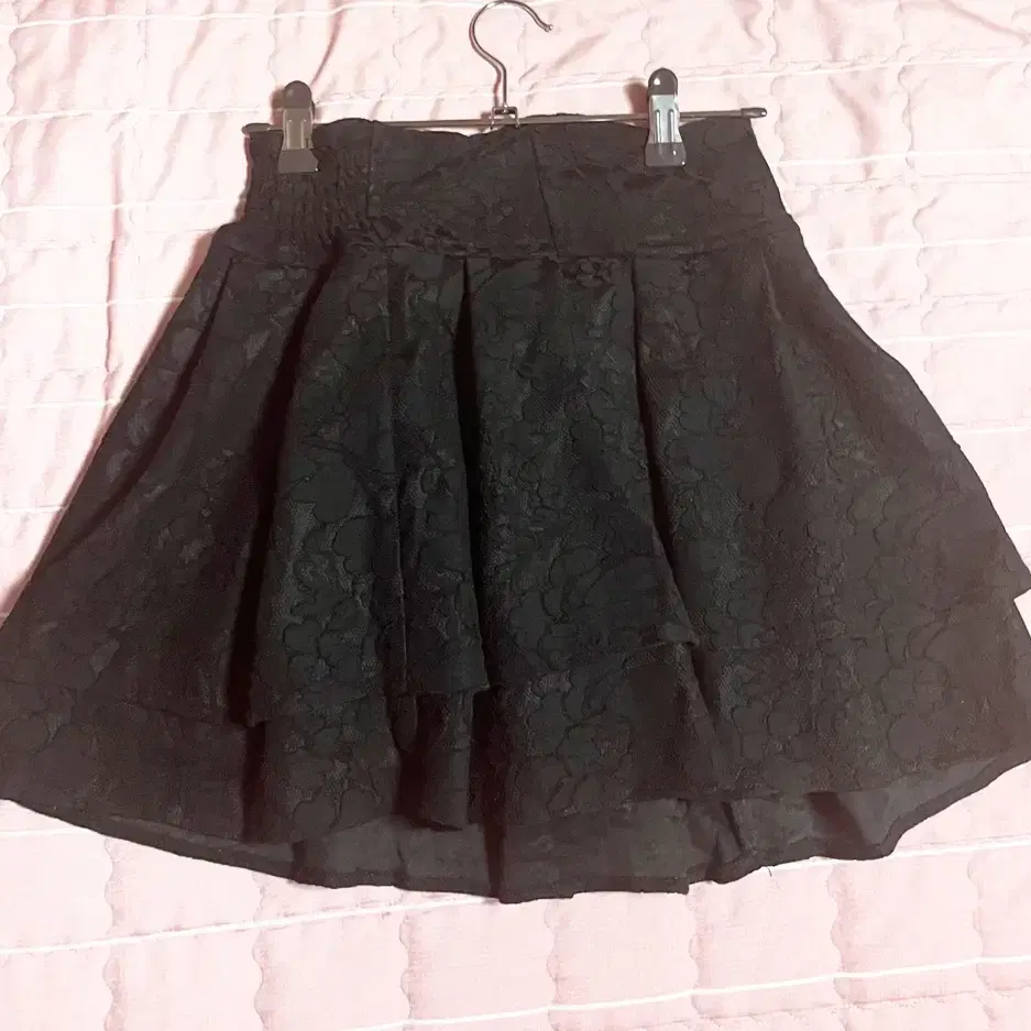 【THE BARNNET】 Lignes Lace Mini Skirt THE BARNNET】 Lignes Lace Mini Skirt White Lignes Lace Mini