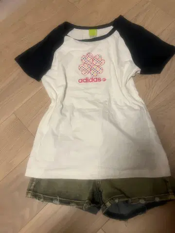 adidas 그런지 y2k 00s 해외 걸