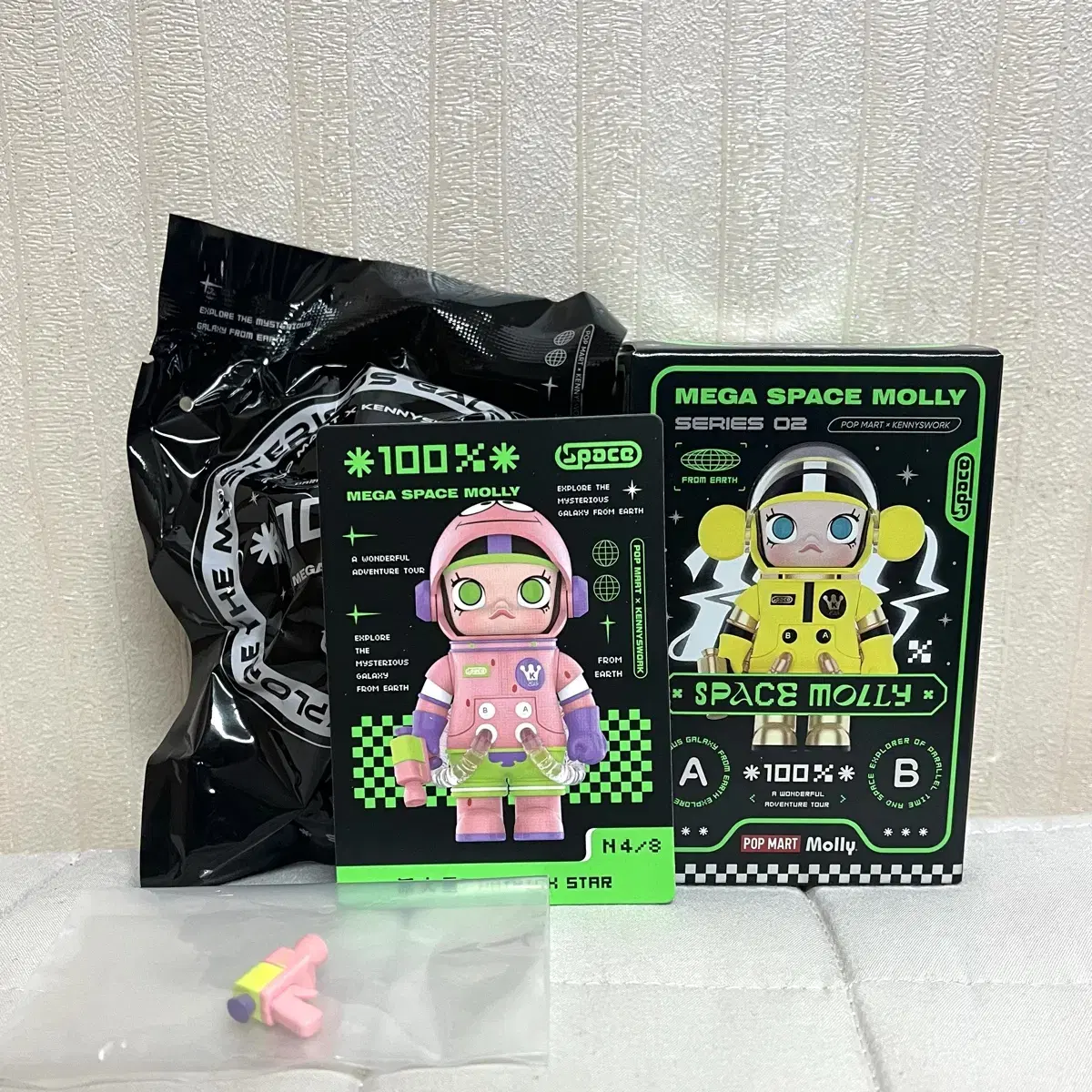 Pop Mart Mega Space Molly 100% Series 4 Secret on Bunjang