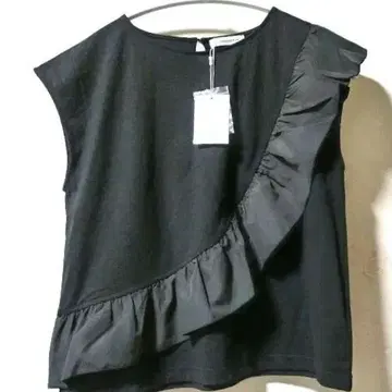 내추럴 꾸뛰르 프릴 비대칭 티셔츠
