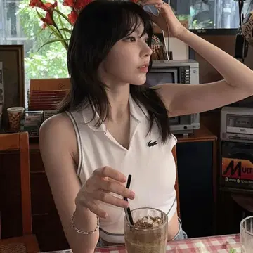 즉시 구매 미야와키 사쿠라 착용 라코스테 폴로 슬리브리스 M