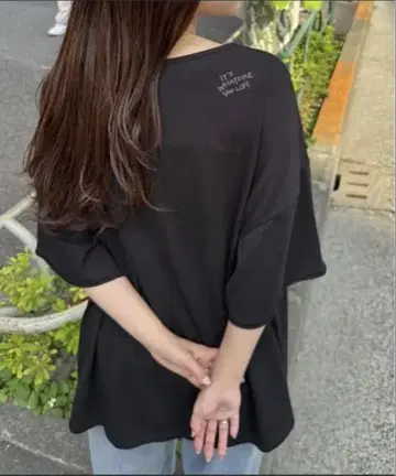 새상품급 시어 슬라브 원포인트 자수 오버 반팔 Tee