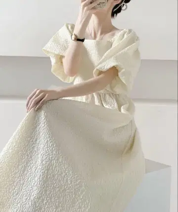 ABITOKYO 엠보 자카드 퍼프 슬리브 스퀘어 원피스