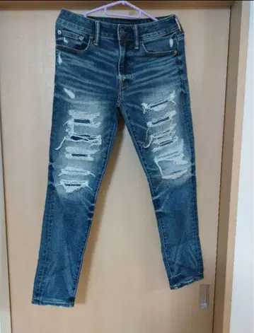 AMERICAN EAGLE 데미지 가공 블루 스키니 데님
