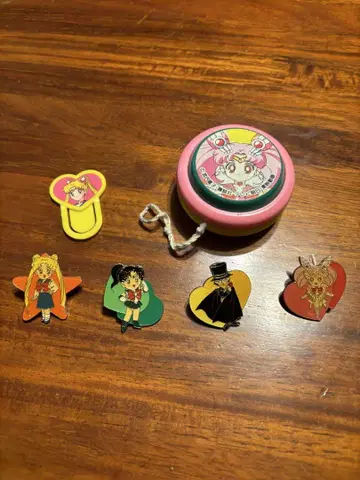 세일러문 핀 배지와 요요 세트