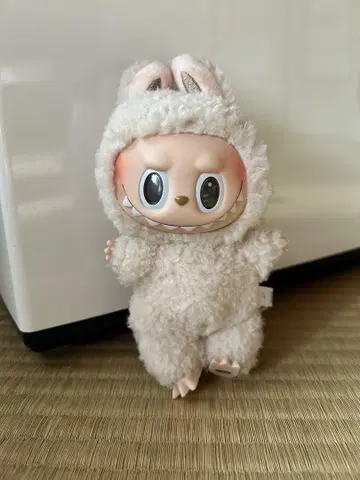 라부부 화이트, 크림색