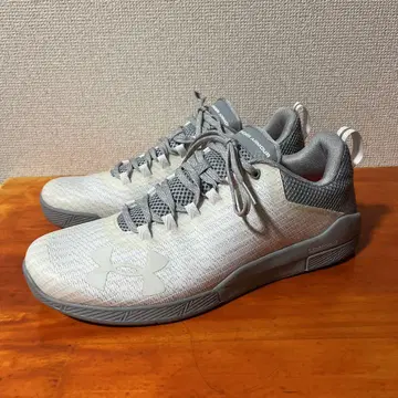새상품급 언더아머 그레이 화이트 28cm 스니커즈