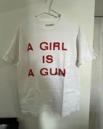 A GIRL IS A GUN 티셔츠