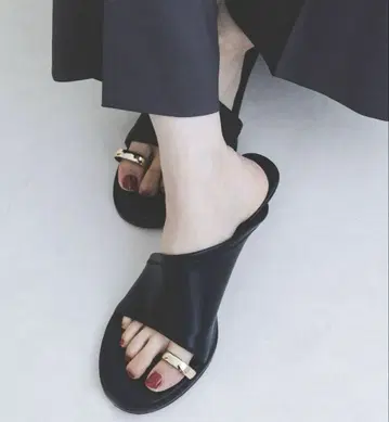 LE VERNI 토 링 샌들