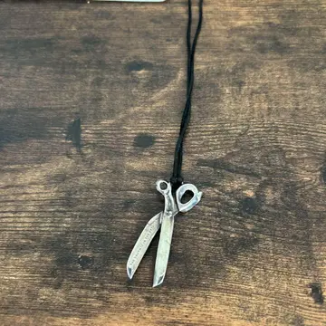 DENHAM/덴함/SCISSORS NECKLACE