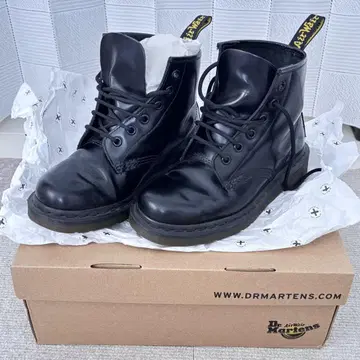 Dr.Martens 닥터마틴 V2976 QUAD