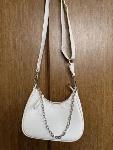 헤더 화이트 체인 숄더백