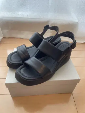 CAMPER 샌들