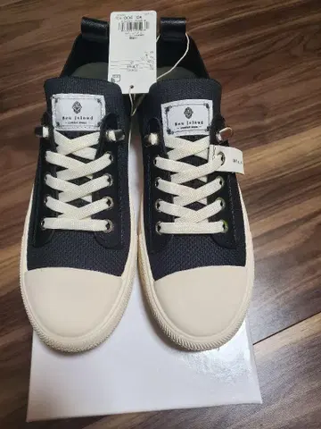 부즈루드 GENUIN 스니커즈 24cm