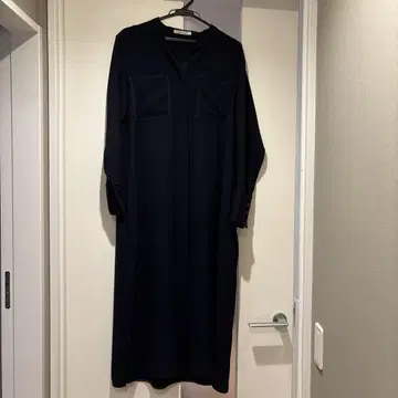 BEIGE. 네이비 V넥 롱 원피스