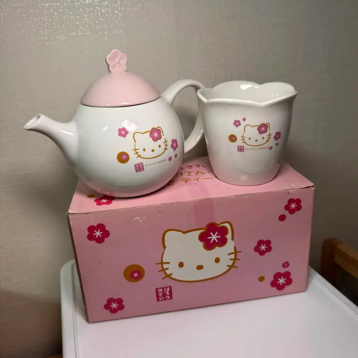サンリオハローキティティーカップティーポットティーセット 