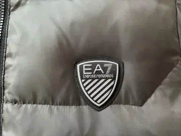 EA7 올리브 그린 후디 다운 재킷