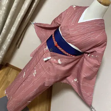 차분한 복숭아색에 국화와 매화가 앙증맞은 워셔블 기모노