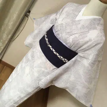 화이트 베이스에 부채꼴 모양이 소박한 에치고 조후