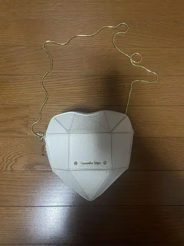 사만사베가 하트 모양 숄더백 화이트