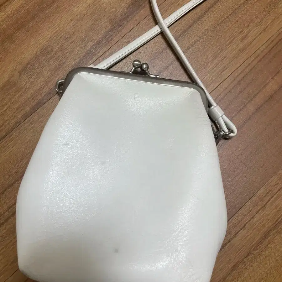 MINITMUTE | 미닛뮤트 minitmute Coind Bag White  #미닛뮤트,#미닛뮤트크로스백,#미닛뮤트가방,#미닛뮤트코인드백 on Bunjang Global Site.