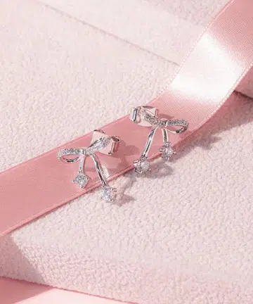 JILL by JILL STUART Cubic 쁘띠 리본 귀걸이 실버