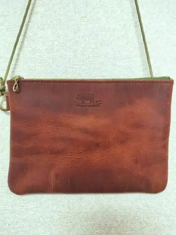 Butcher custom leather works 사코슈