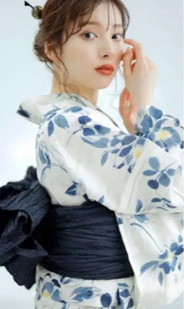 Dita 유카타 물거품 꽃 가락