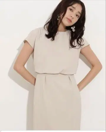 내추럴 뷰티 베이직 슬리브리스 베이지 롱 원피스 S